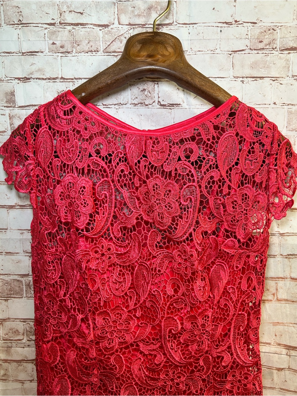 Sténay Coral Red Guipure Lace Sheath Dress Scalloped Elegant Cocktail Chic Midi - Picture 3 of 9